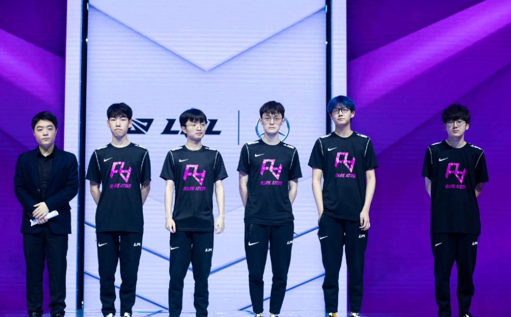 冰球选手每 冰球选手每